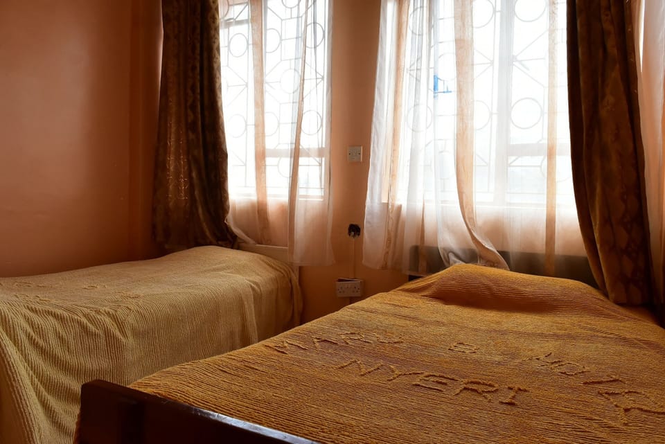 Standard Double or Twin Room | Desk