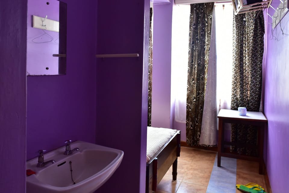 Bathroom sink