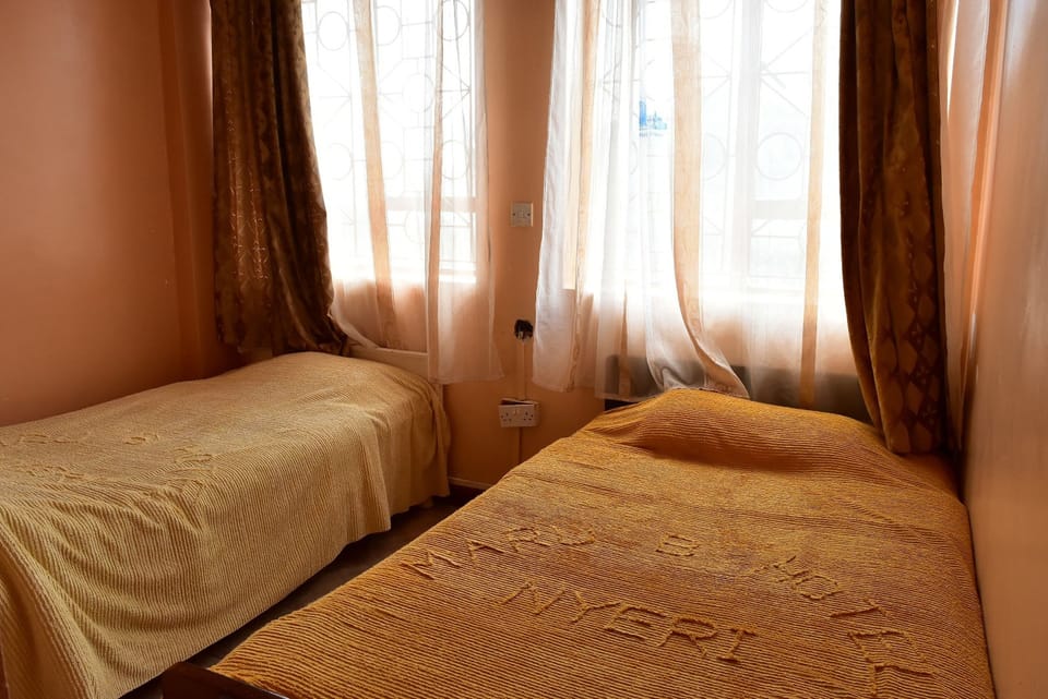Standard Double or Twin Room | Desk