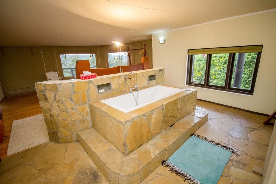 Deep soaking bathtub