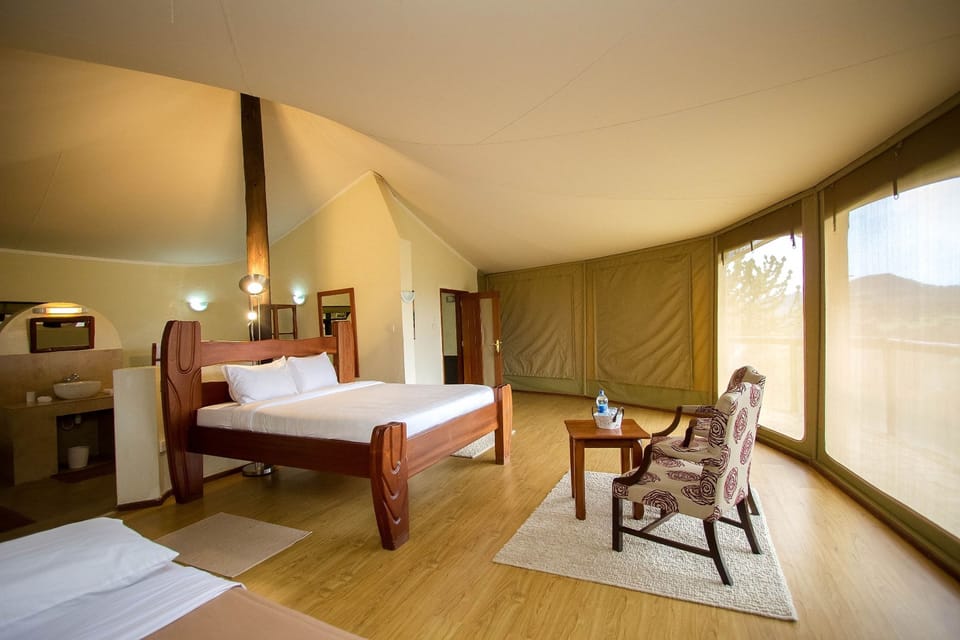 Cottage | Minibar, desk