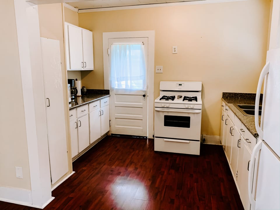House, 2 Bedrooms (Blue Moon Bungalow) | Private kitchen | Full-size fridge, microwave, oven, stovetop
