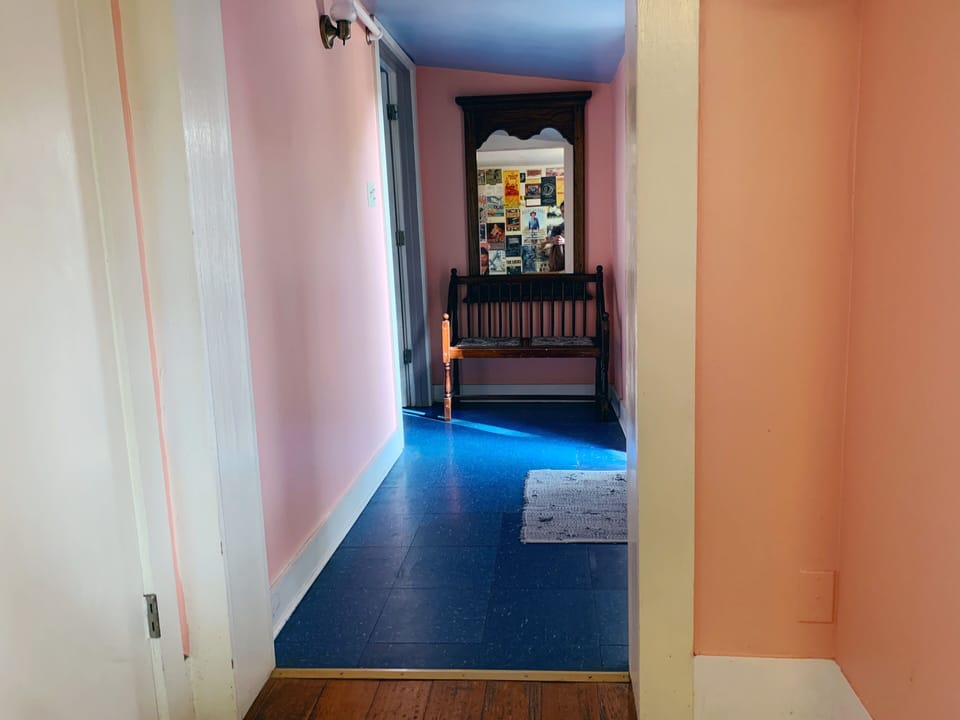 Single Room - The Balcony | WiFi (free), bed sheets