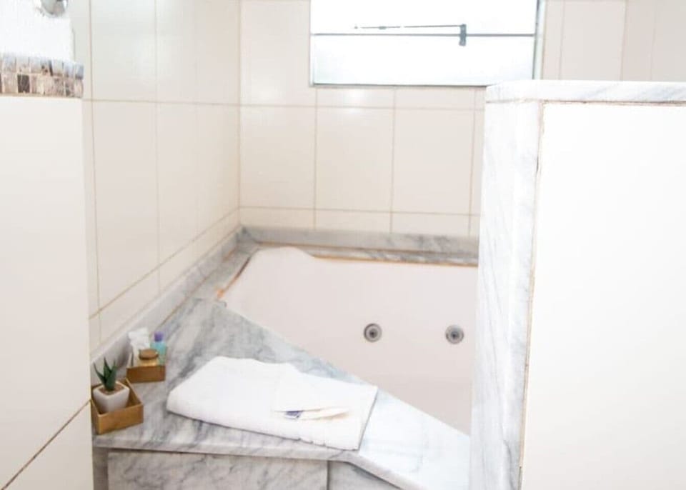 Luxury Studio Suite, Jetted Tub | Private spa tub