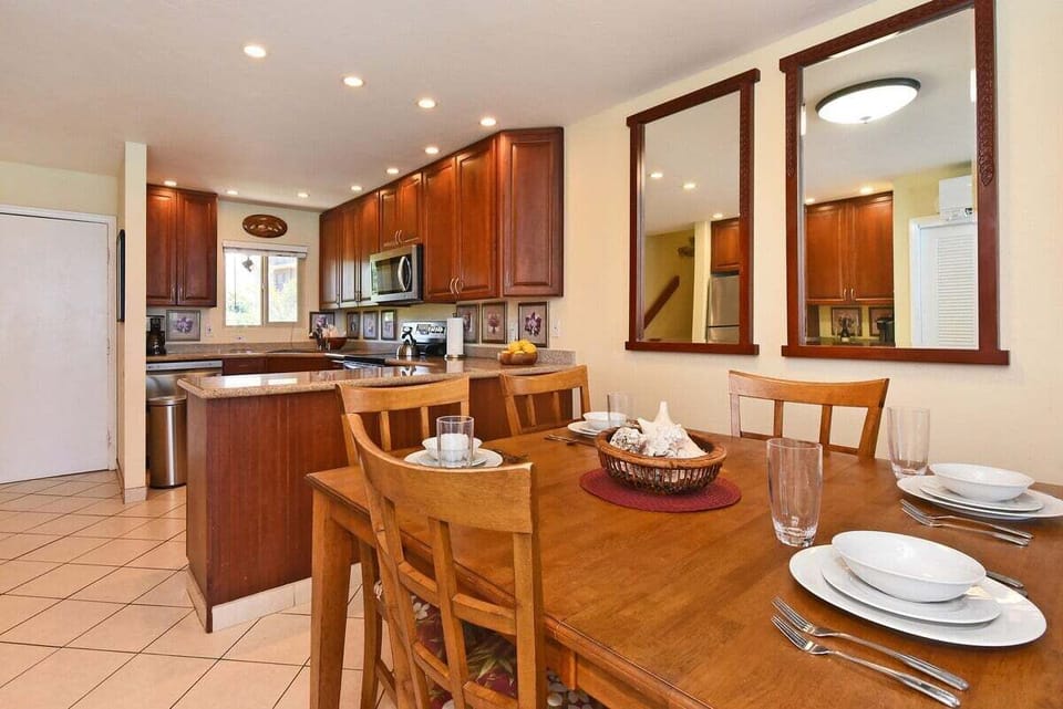 well‑equipped kitchen seamlessly connected to a cozy dining space, ideal for easy vacation living