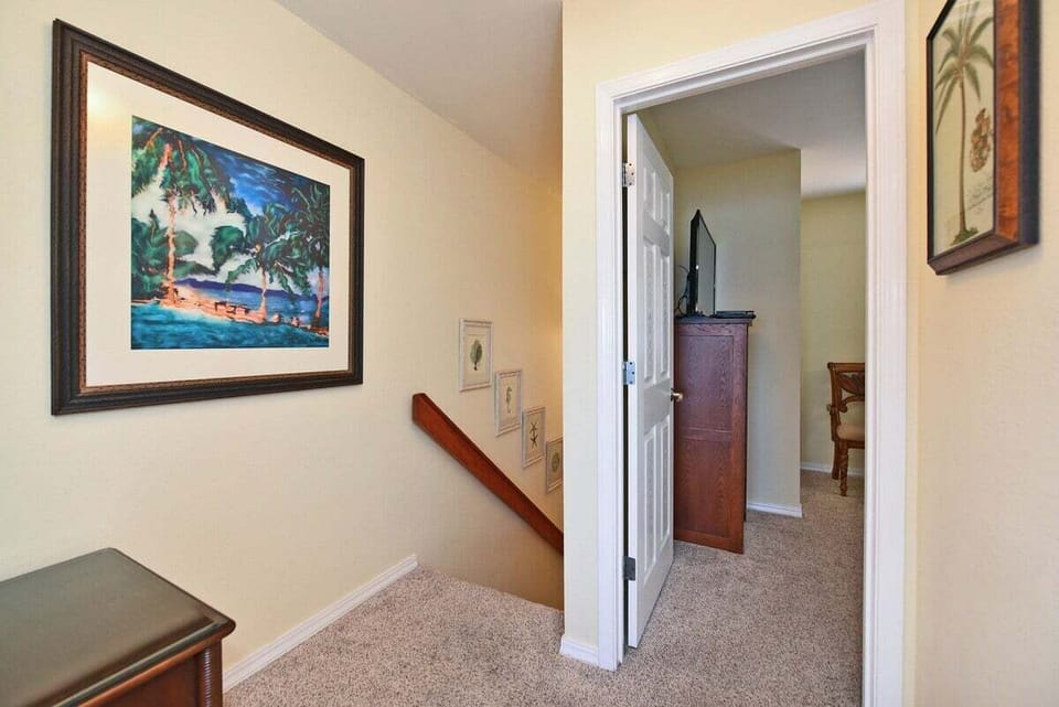 Bright upstairs landing with island artwork