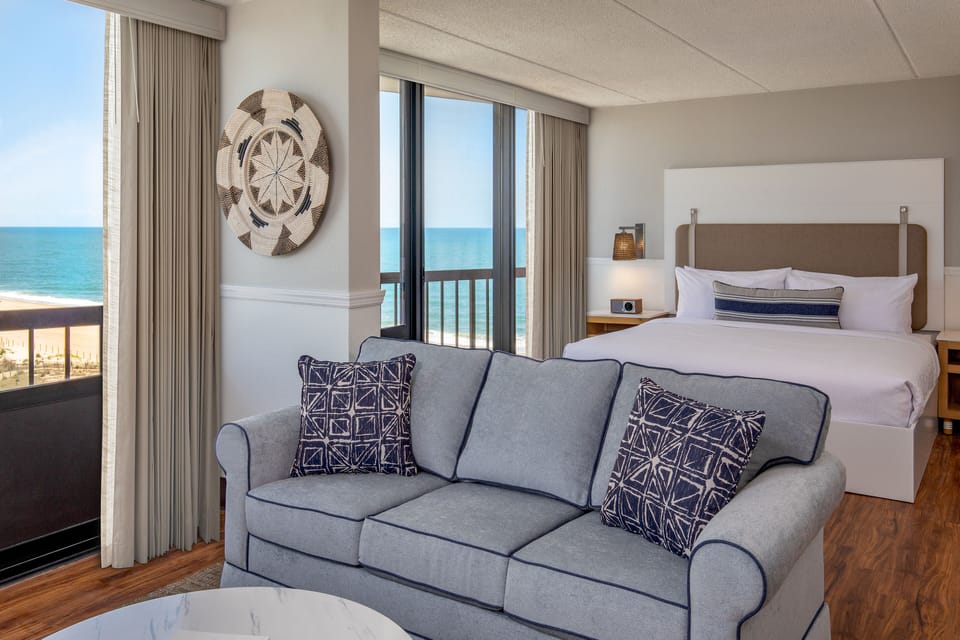 Premium bedding, in-room safe, desk, laptop workspace