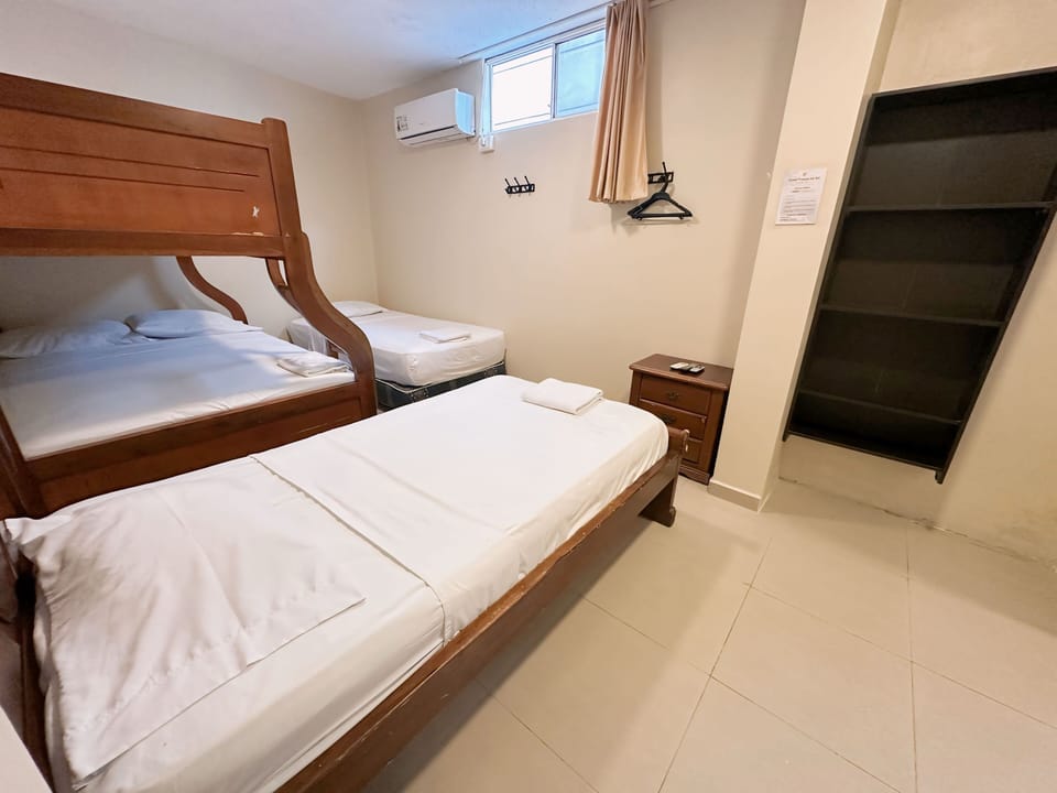 Quadruple Room | Iron/ironing board (on request), WiFi (free)