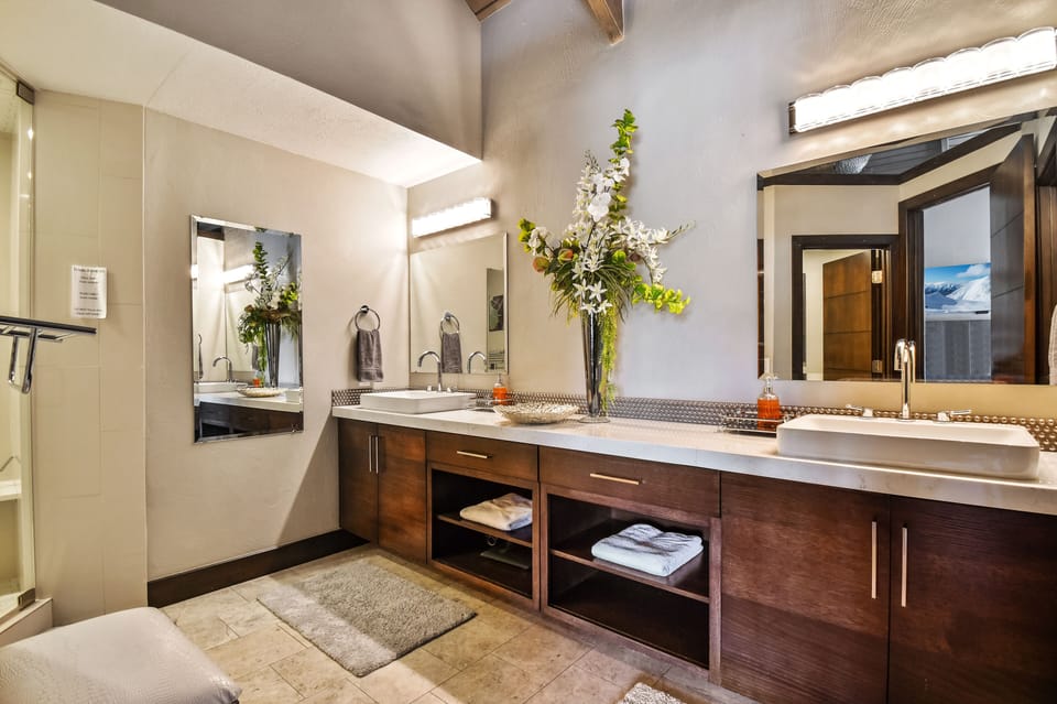 Master 1 Ensuite Bathroom 