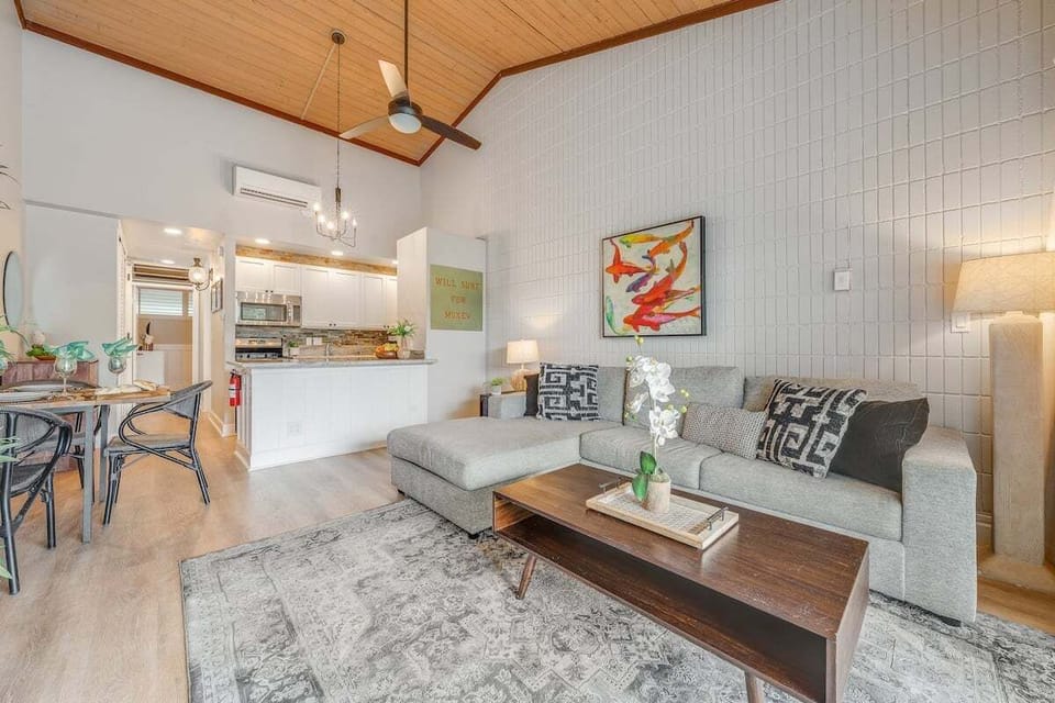 Napili Shores E240 living area 2