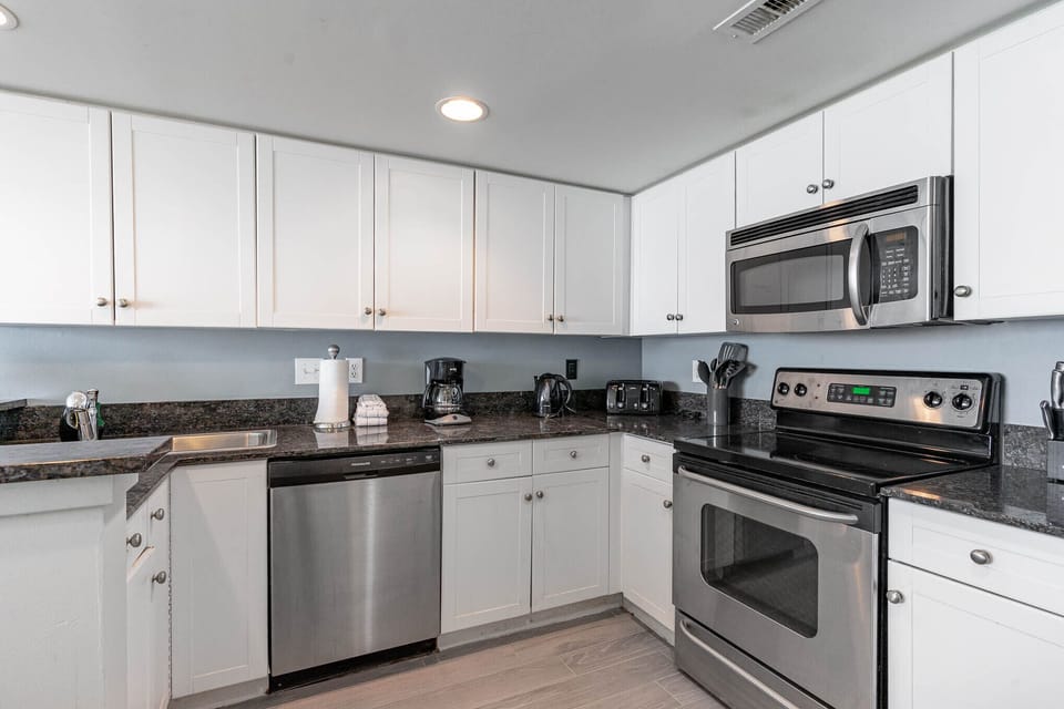 Fully equipped kitchen.