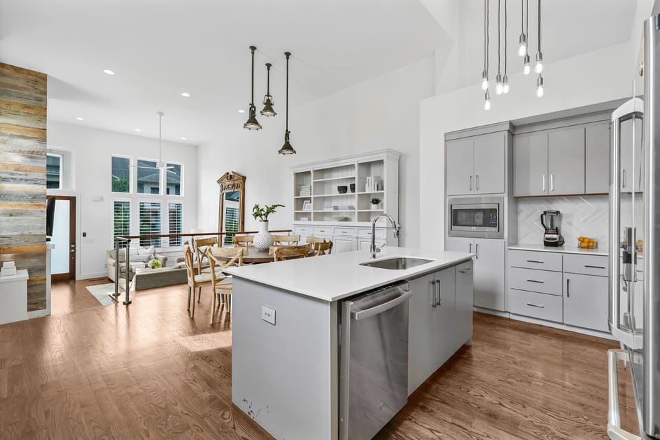 Fully Stocked Kitchen!
