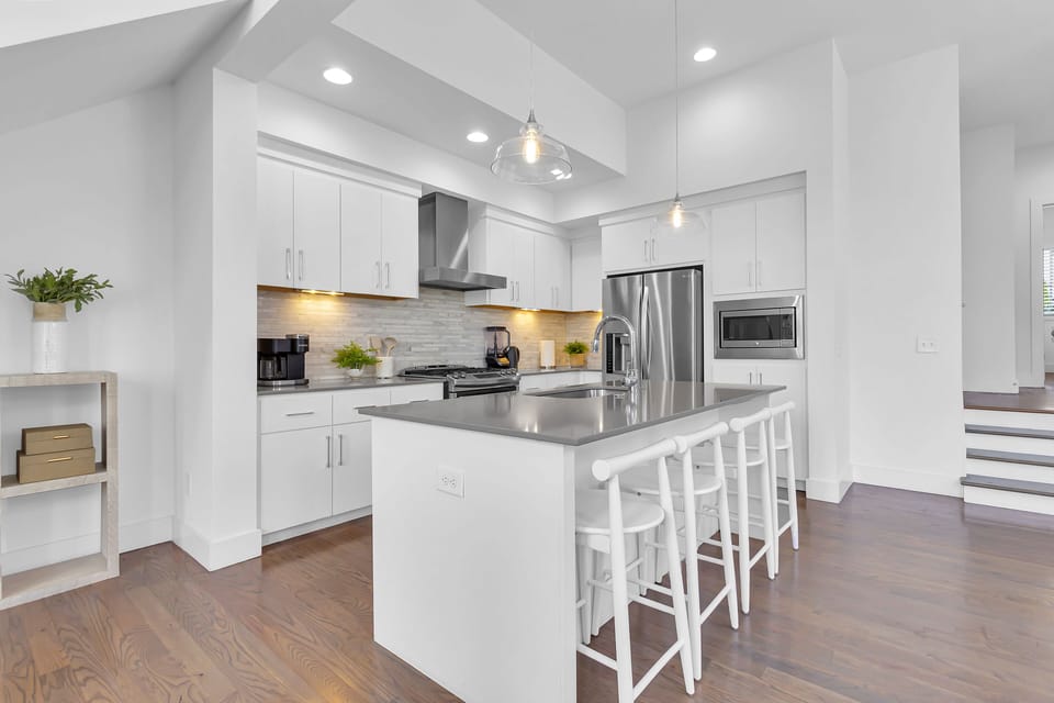 Fully stocked kitchen!