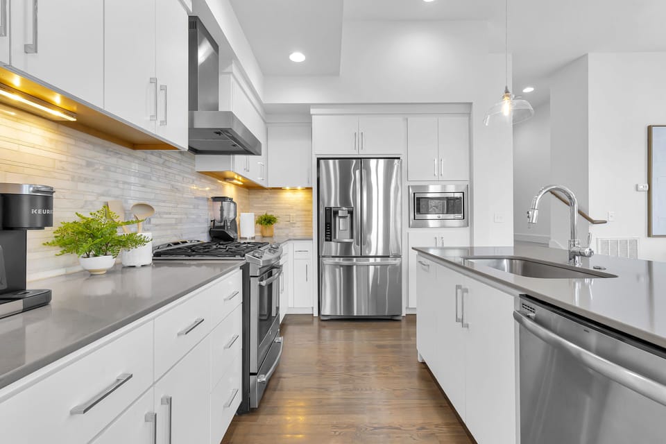 Fully stocked kitchen!