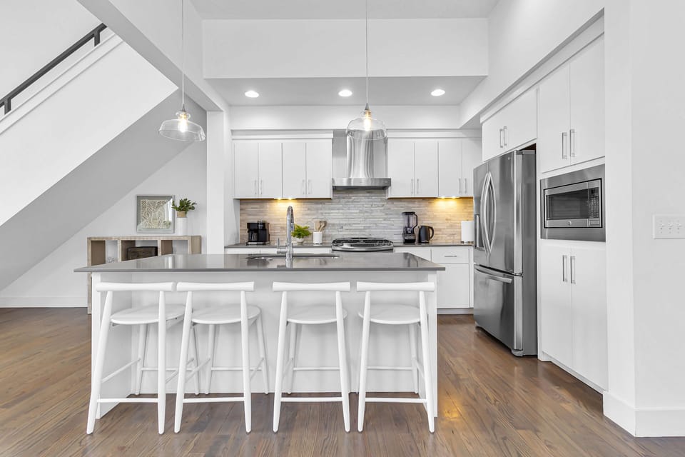 Fully stocked kitchen!