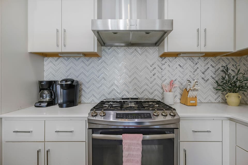 Fully stocked kitchen!