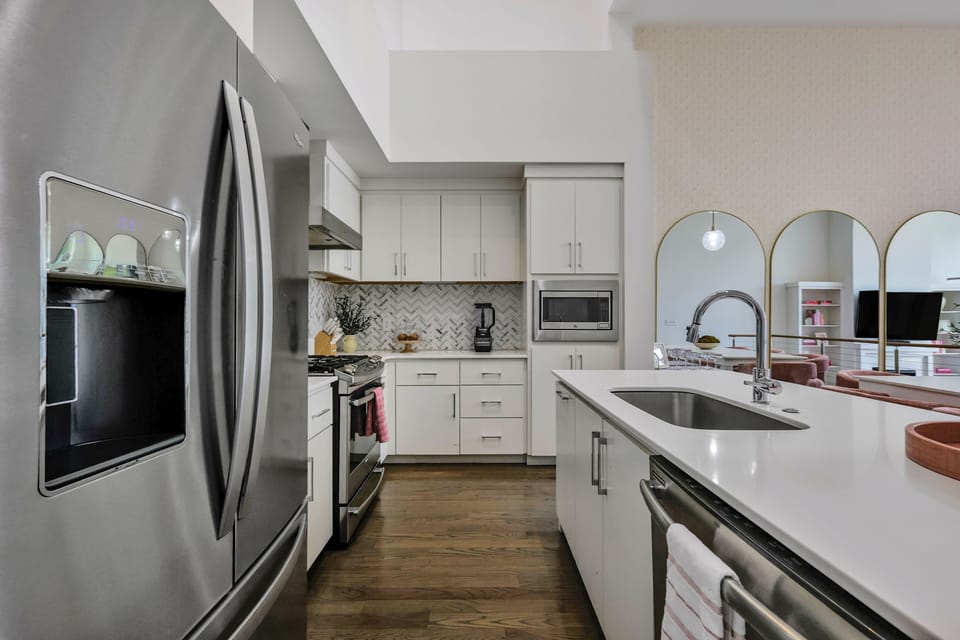 Fully stocked kitchen!
