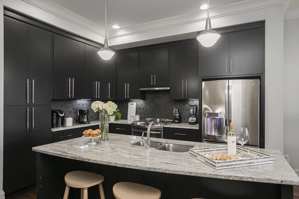 Fully Stocked Kitchen!