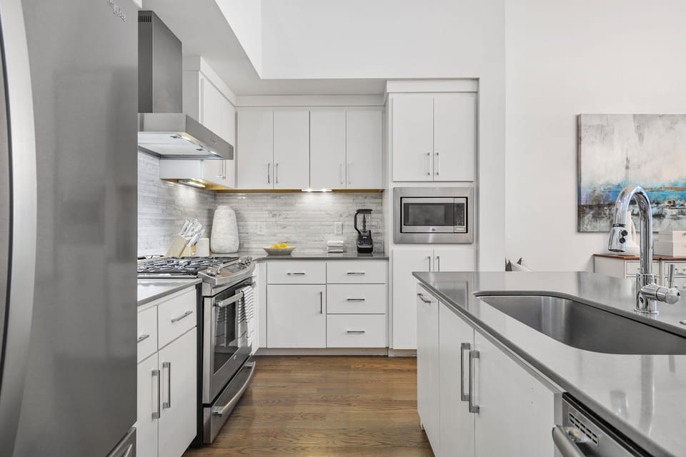 Fully stocked kitchen!