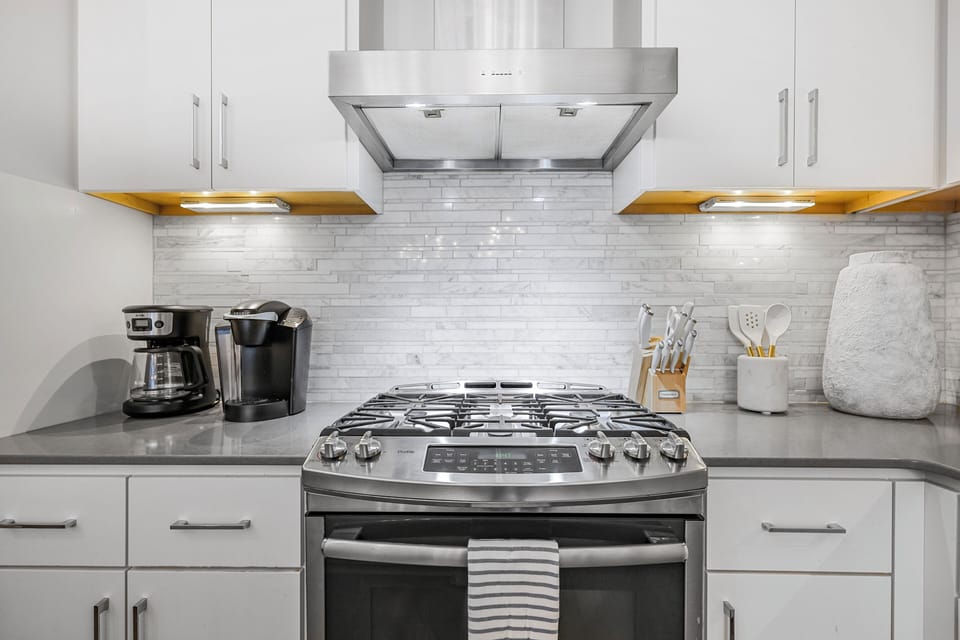 Fully stocked kitchen!