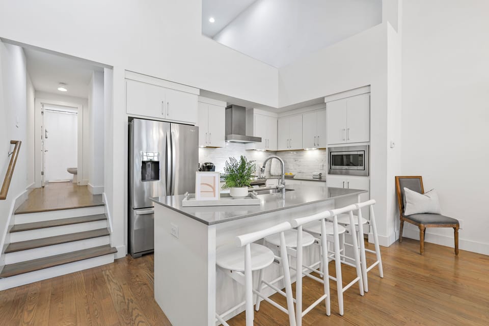 Fully stocked kitchen!