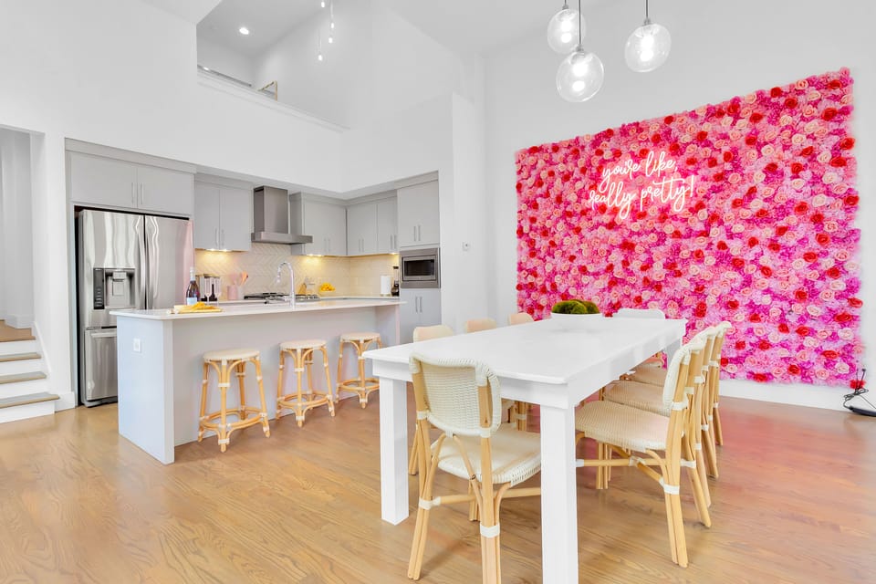 Dining room w/ Photo Opp Flower Wall and Ring light!