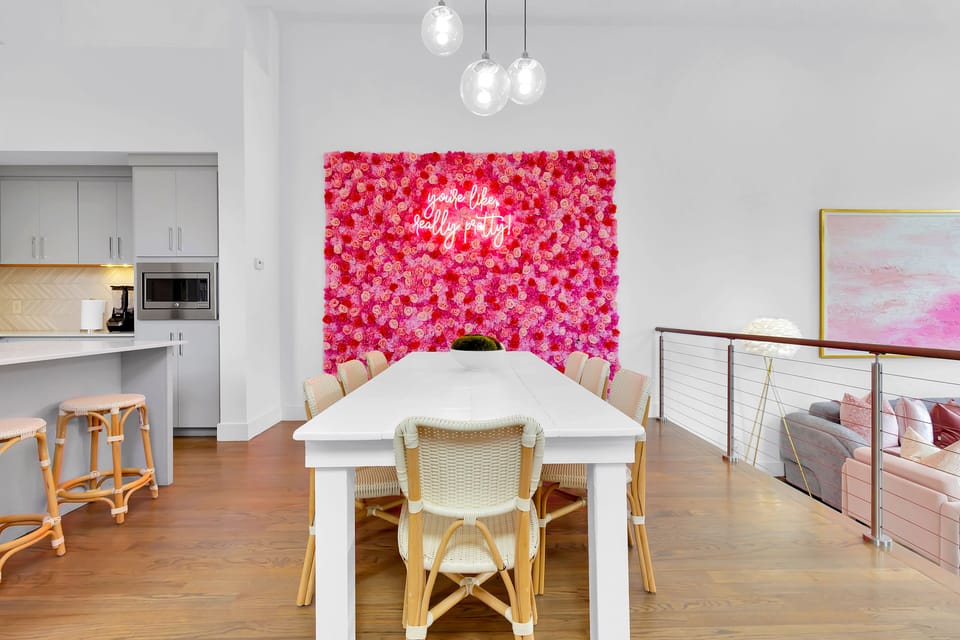 Dining room w/ Photo Opp Flower Wall and Ring light!