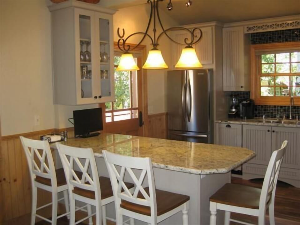 Dinning Area seats 4 Comfortably.