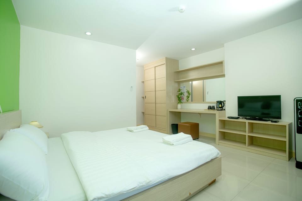 Studio | Desk, blackout drapes, rollaway beds, free WiFi