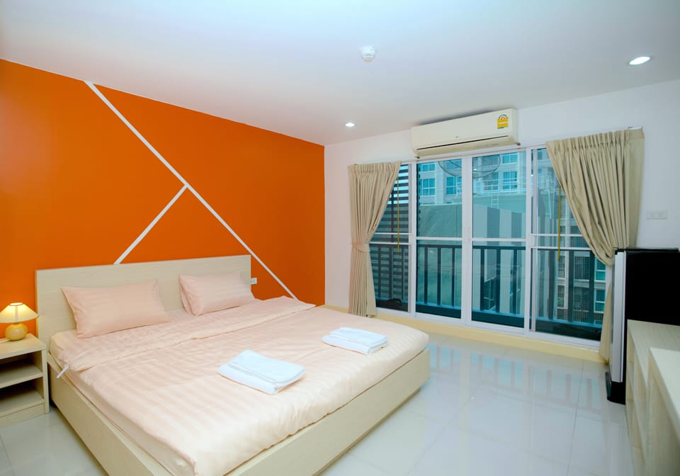 Studio | Desk, blackout drapes, rollaway beds, free WiFi