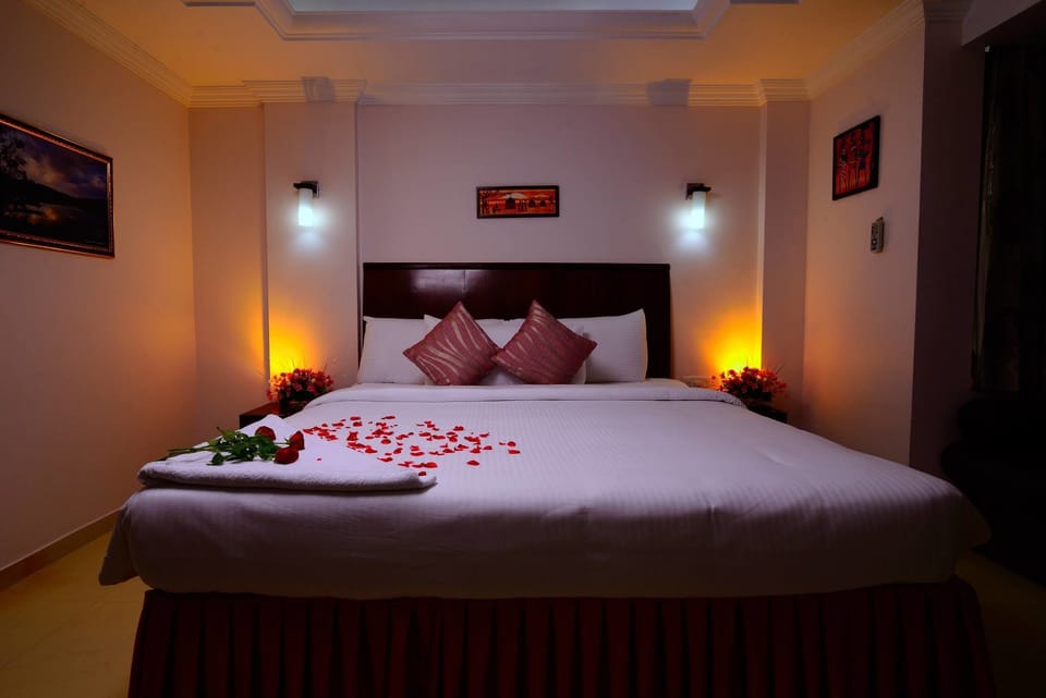 Deluxe Double Room, Executive Level | In-room safe, desk, blackout drapes, soundproofing