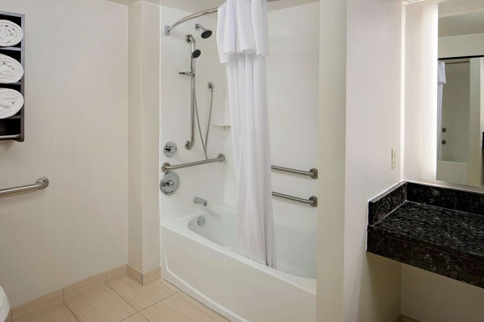 Combined shower/tub, designer toiletries, hair dryer, towels