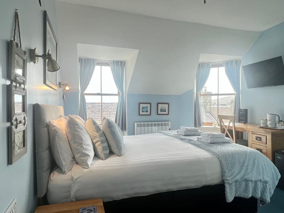 Double Room (Room 4) | Egyptian cotton sheets, premium bedding, pillowtop beds, soundproofing