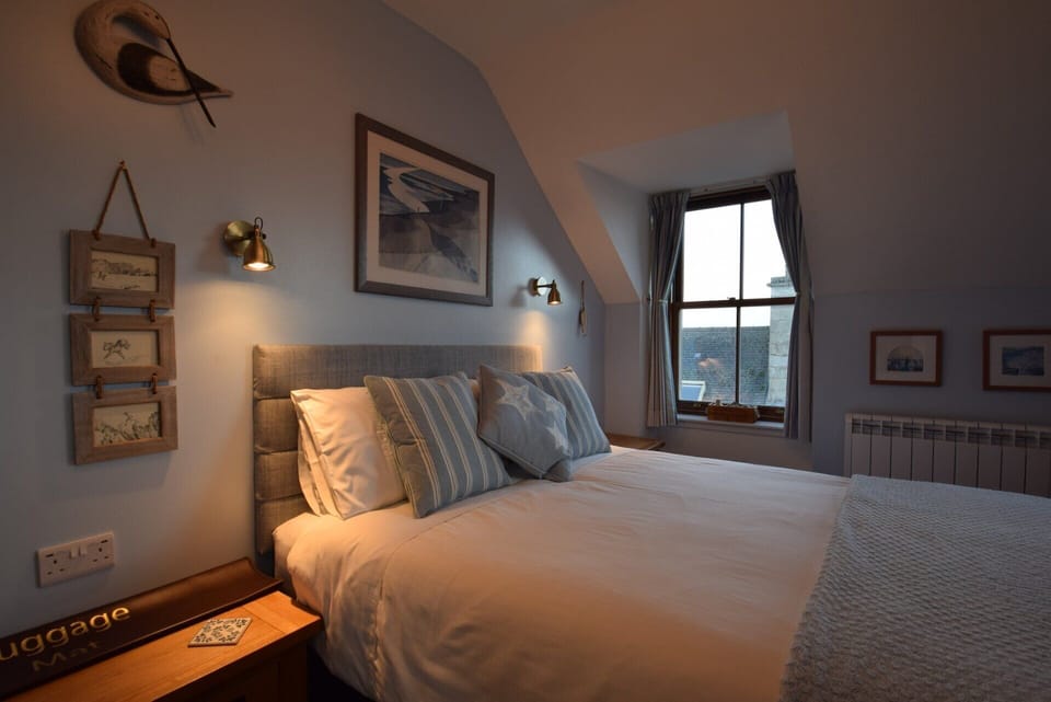 Double Room (Room 4) | Egyptian cotton sheets, premium bedding, pillowtop beds, soundproofing