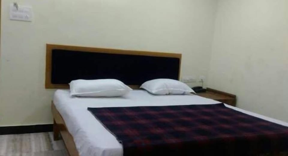 Business Room, 2 Bedrooms, Non Smoking | 1 bedroom, in-room safe, desk, rollaway beds (surcharge)
