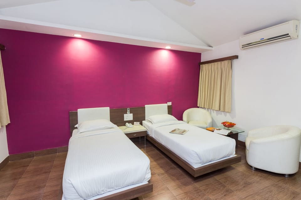 Exclusive Double Room, 1 Double Bed, Smoking | In-room safe, desk, rollaway beds, free WiFi