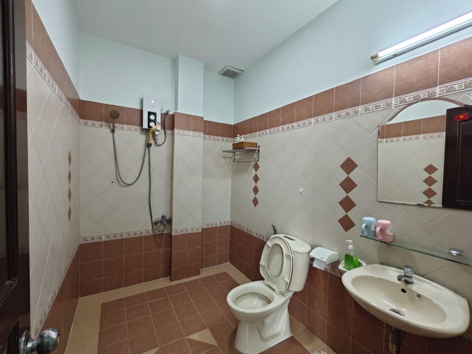 Shower, free toiletries, hair dryer, slippers