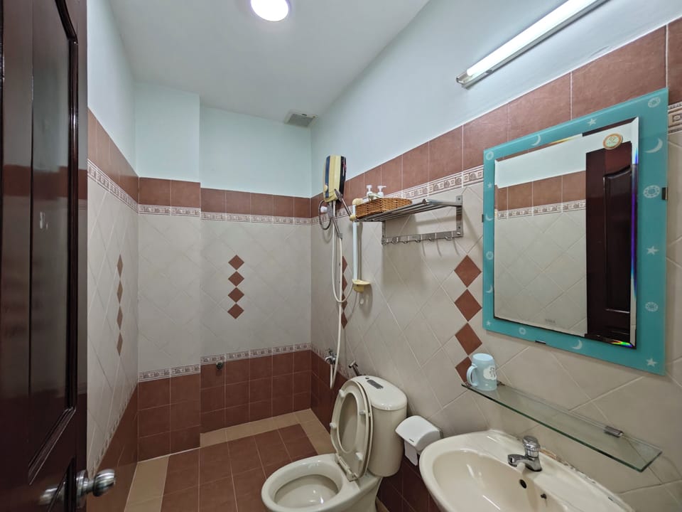 Shower, free toiletries, hair dryer, slippers