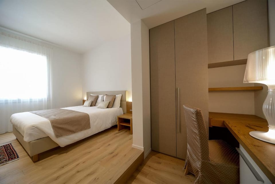Down comforters, minibar, in-room safe, desk