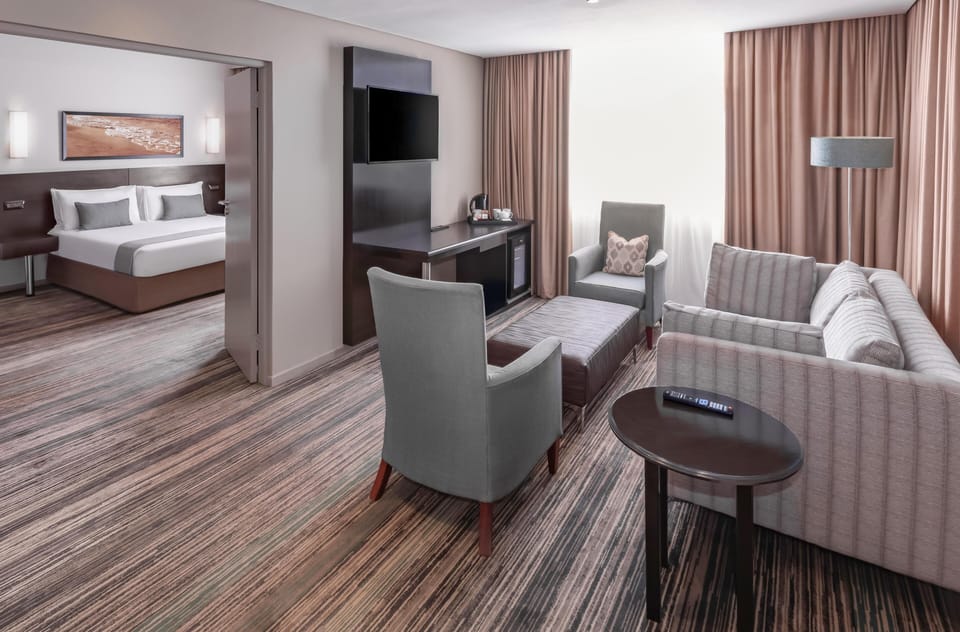 Suite | In-room safe, desk, laptop workspace, blackout drapes