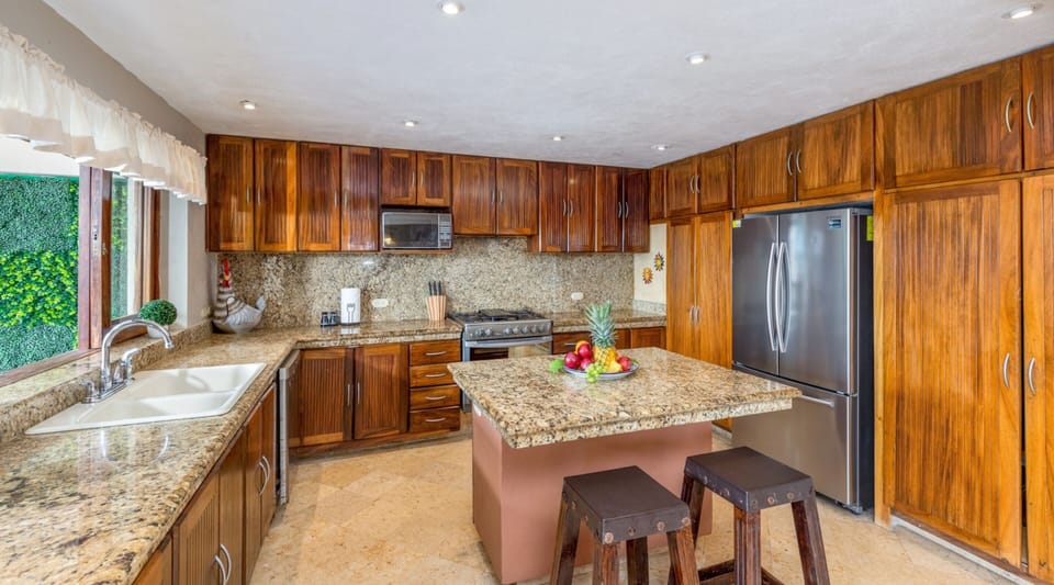 Family House, 4 Bedrooms | Private kitchen | Fridge, microwave, oven, cookware/dishes/utensils