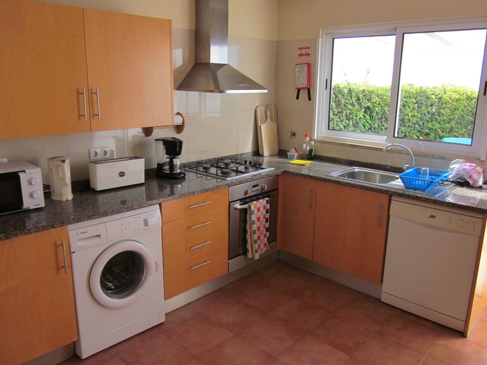 Fully equipped kitchen.