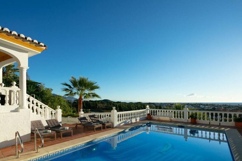 Private pool with sun loungers and panoramic sea views, perfect for soaking up the Costa del Sol sunshine.