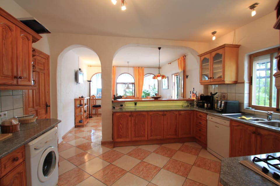 ground floor, kitchen, dining room, right parking place, left to living room