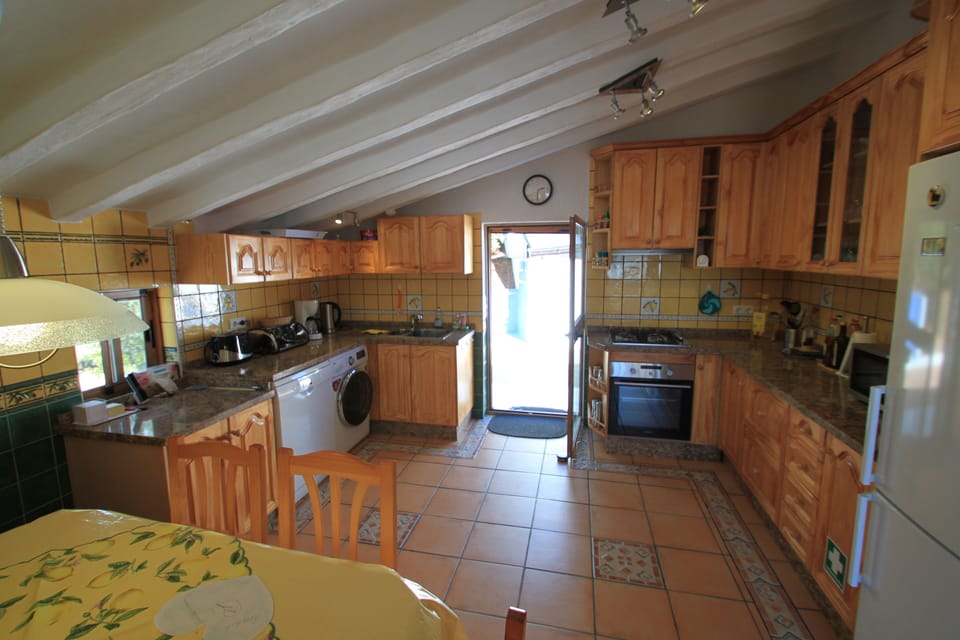 1st floor, kithchen, fully equiped