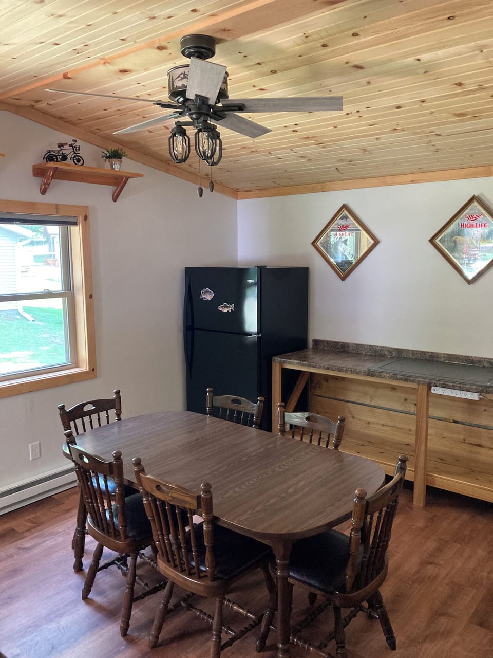 New entrance 2023 with additional refrigerator 