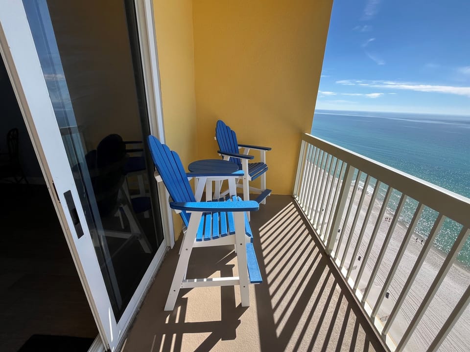Your front-row seat to paradise. Take in sweeping views of the Gulf over morning coffee.