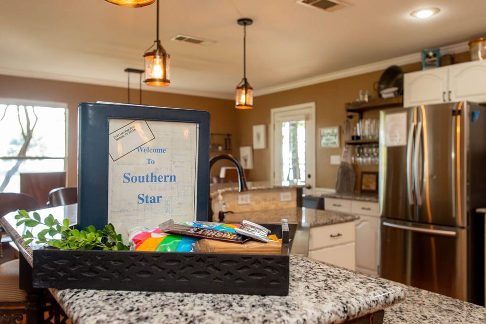 Welcome to Southern Star.
Enjoy your stay in our lakeside get-a-way! 