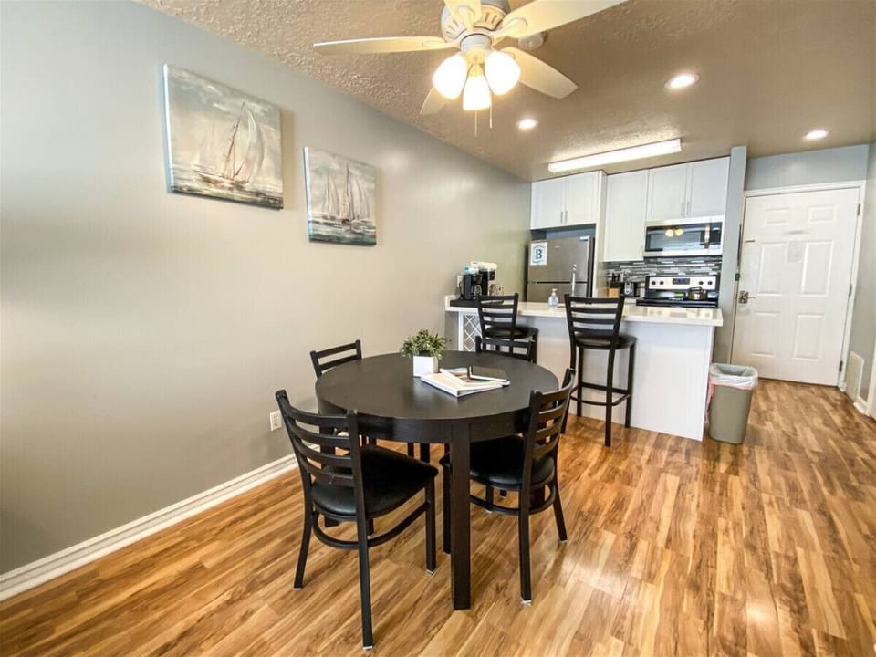 Open dining area flowing into fully equipped kitchen