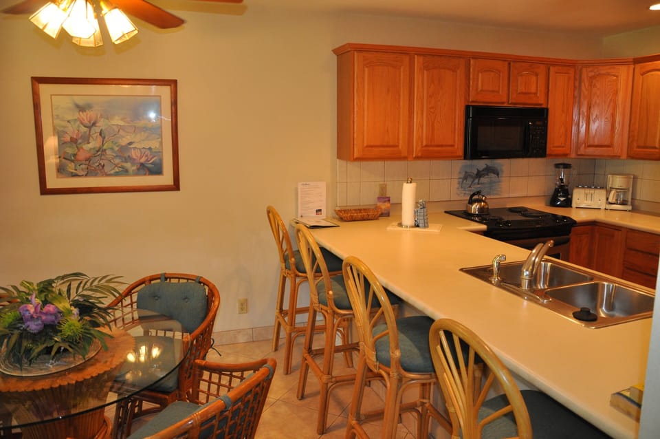 Large dining counter and bar stools ....